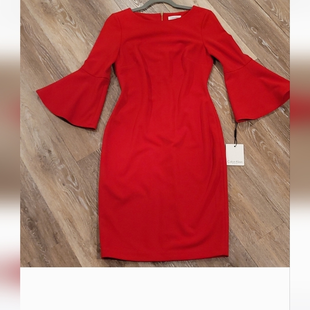 Calvin Klein elegant formal Occasion dress  with Bell sleeves Red sz 2 nwot‎